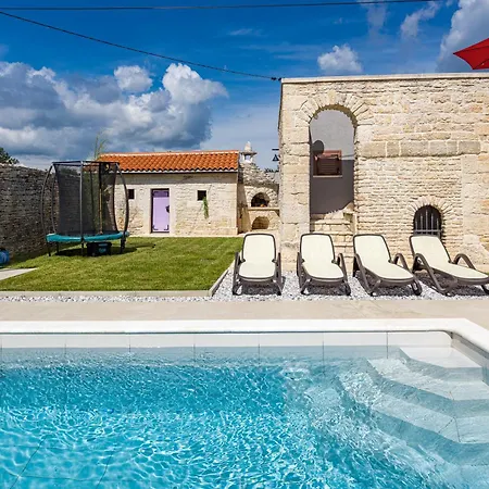 Villa Indigenous House Komez