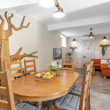 Villa Indigenous House Komez *