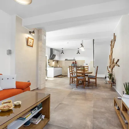 Indigenous House Komez Villa *