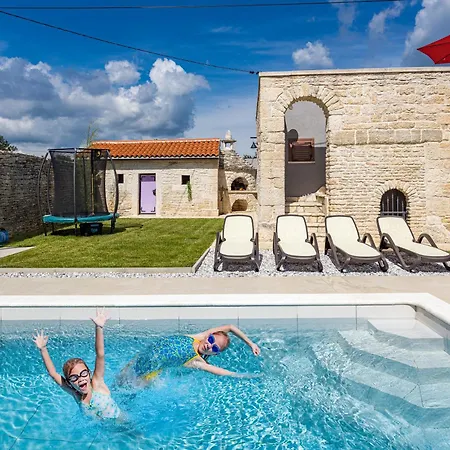 فيلة Indigenous House Komez Štokovci