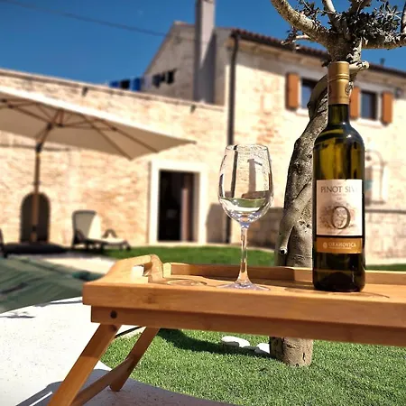 فيلة Indigenous House Komez