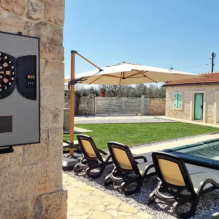 Villa Indigenous House Komez *