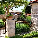 Indigenous House Komez Štokovci