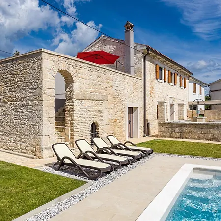 Villa Indigenous House Komez *