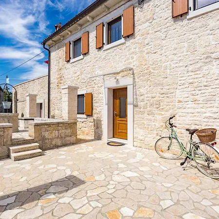 Villa Indigenous House Komez