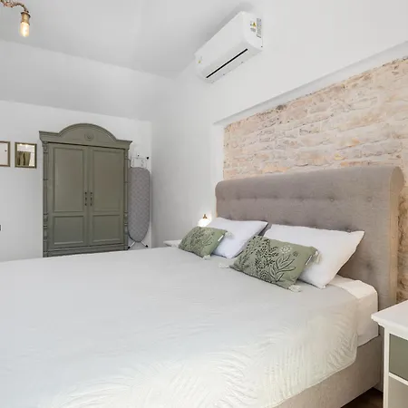 Indigenous House Komez Villa