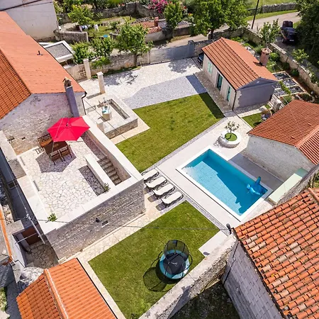 Indigenous House Komez