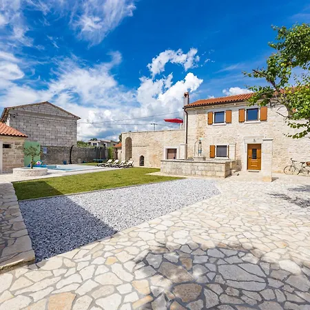 Indigenous House Komez *