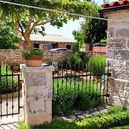 Indigenous House Komez Štokovci