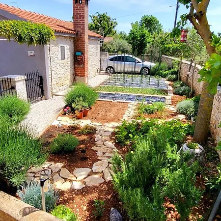 Villa Indigenous House Komez