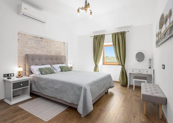 Indigenous House Komez Willa