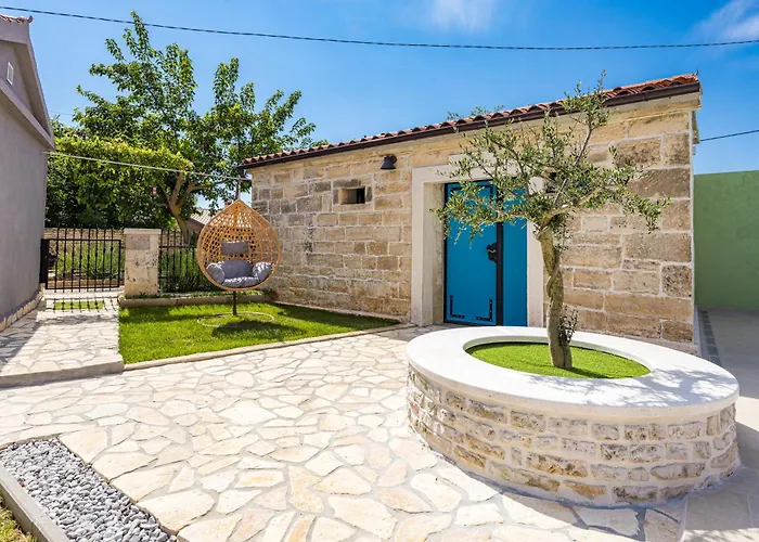 Villa Indigenous House Komez