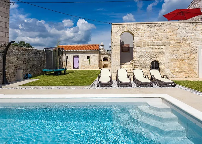 Willa Indigenous House Komez