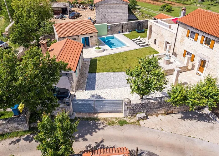 Indigenous House Komez Willa