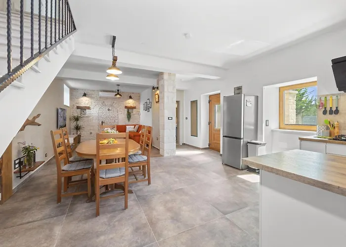 Willa Indigenous House Komez Štokovci