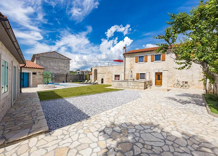 Indigenous House Komez *