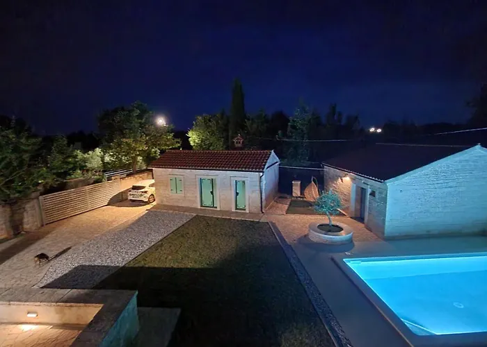 Indigenous House Komez Willa