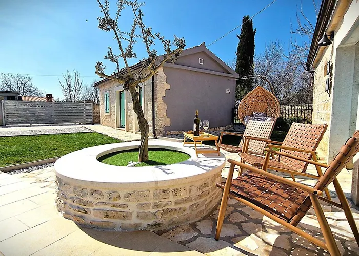 Indigenous House Komez Willa Štokovci