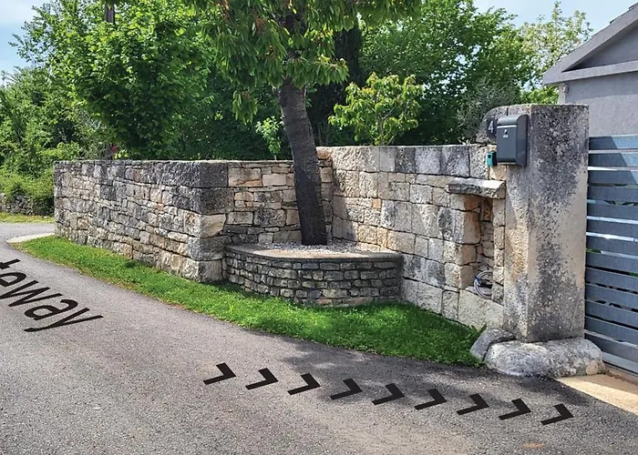 Indigenous House Komez * Štokovci